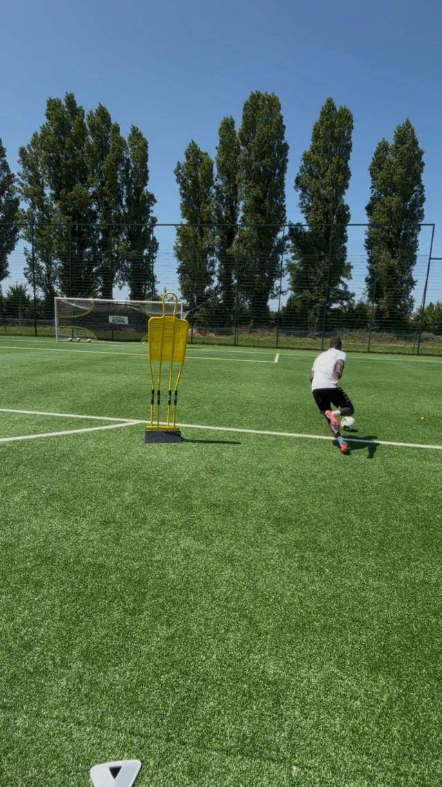 👉Séance spécifique attaquant de ce mardi matin 17/06/25💪⚽️ @p.kebe38 🔥 
#saiyansoccer #football #personal #coaching #training #1on1 #⚽️ #instafoot #nopainnogain